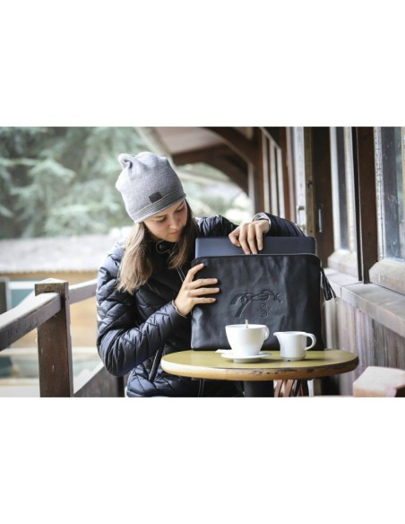 Penelope thin pocket computer case