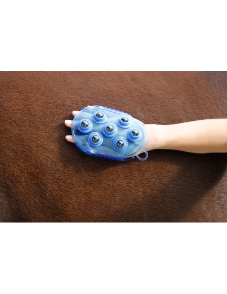 Силиконово чесало за коне Kerbl с масажиращ магнитен ефект за мускулите